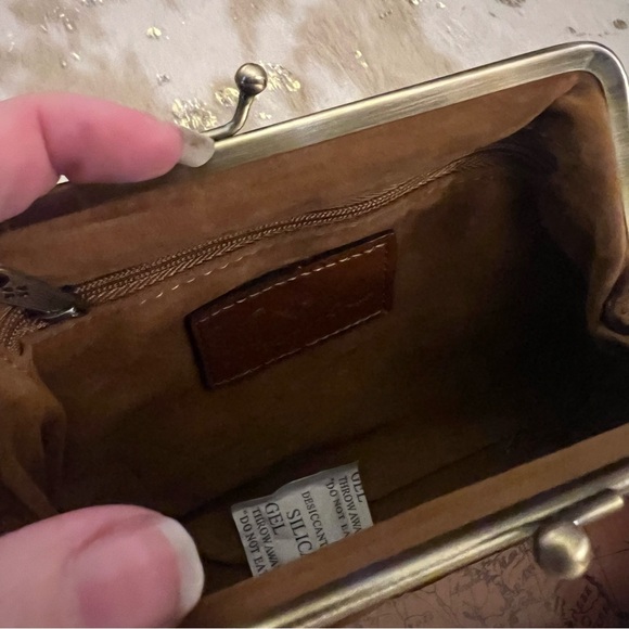 NWT Patricia Nash Kisslock Leather Clutch Wristlet Snap Closure - Picture 3 of 6